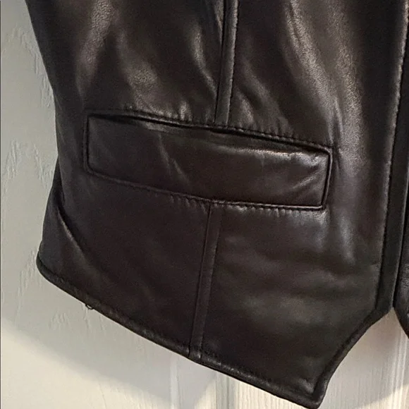 Vintage Wilsons Pelle Studio Women's Sleek Black Leather Vest - size Medium - Picture 4 of 10